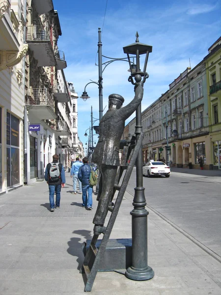 Lodz Poland April 2019 Monument Lamp Lodz Statue Unnamed Electrician — Stock Photo, Image