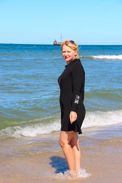 Junge Frau Genießt Erholung Auf Dem Meer Mädchen Sandstrand Mädchen — Stockfoto