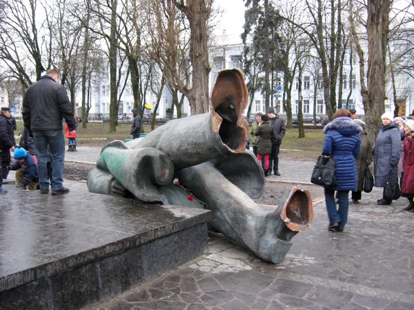 Бросил большой бронзовый памятник Ленину в Чернигове 22 февраля 2014 года — стоковое фото