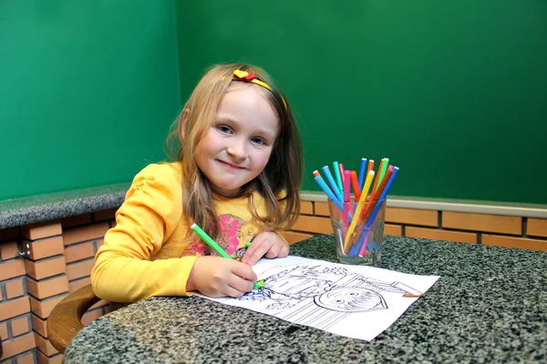 Girl drawing by pencils an image — Stock Photo, Image