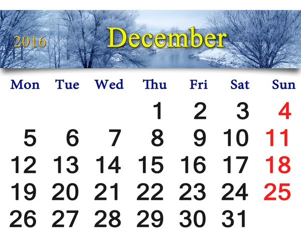 Calendario de diciembre de 2016 con el río y el bosque de invierno — Foto de Stock