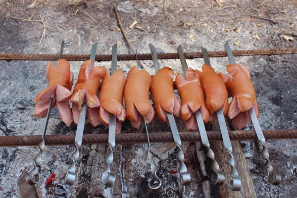 Bratwurst auf dem Feuer — Stockfoto