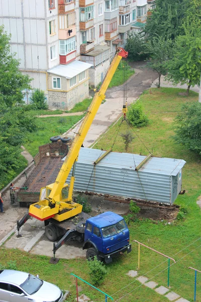 Truck with hoisting crane loading the wagon — Stock Photo, Image