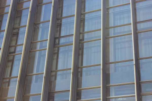 Windows velké kancelářské budovy — Stock fotografie