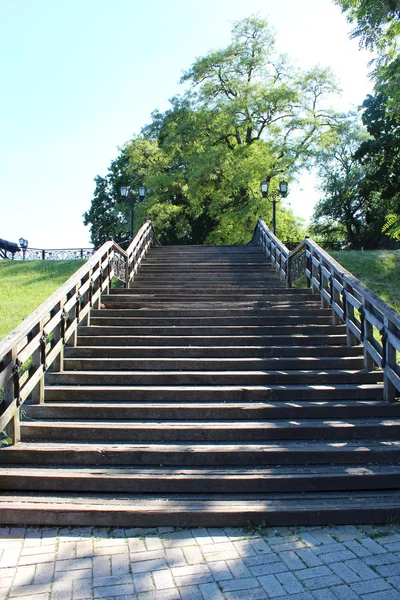 Wooden stairs in the city park — Stock Photo, Image