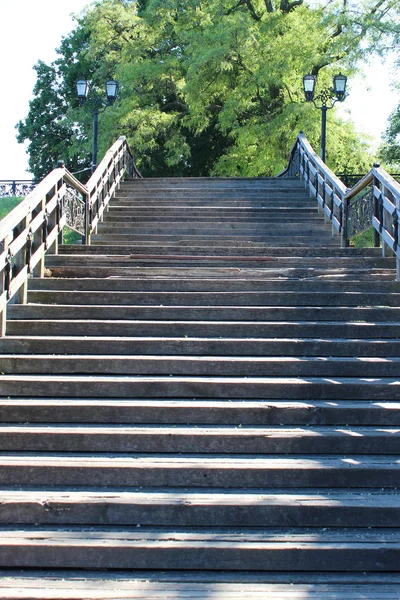 Wooden stairs in the city park — Stock Photo, Image