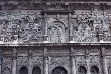 güzel heykeller Lviv içinde binanın ön