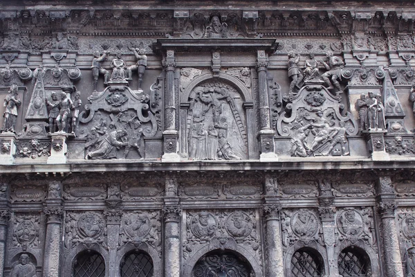 Nice sculptures on the front of building in Lviv — Stock Photo, Image