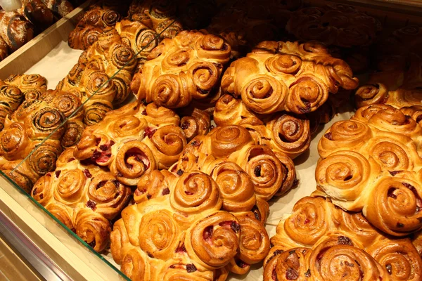 Brötchen auf dem Tresen — Stockfoto