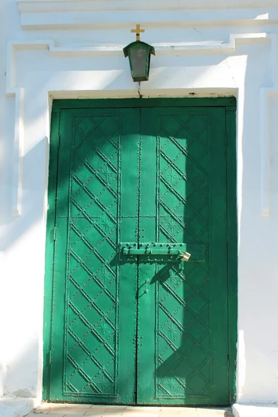 Church green doors — Stock Photo, Image