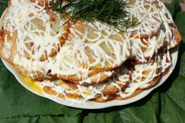 Gericht aus gebratenen Zucchini — Stockfoto