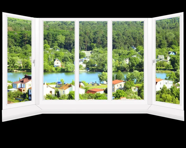 Okno s krásným výhledem na venkovské domy a jezero — Stock fotografie