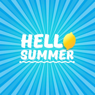 Vector Hello Summer Beach Party Flyer tasarım şablonu. Mavi gökyüzü üzerinde hafif arkaplan ışınlarıyla taze limon. Merhaba yaz konsepti etiketi veya portakal meyveli poster ve tipografik metin.
