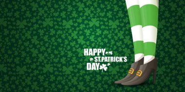 Aziz Patrick Günü yatay pankartı, yeşil çizgili yeşil çizgili, yoncalı yeşil çoraplı, cüce leprikon kız bacakları. Saint Patrick Day bayrağı ya da kızla poster tasarımı şablonu