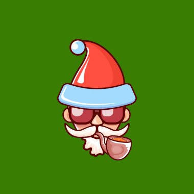 Noel Baba kafası Noel Baba 'nın kırmızı şapkası, sigara piposu ve yeşil Noel arka planında izole edilmiş kırmızı hippi güneş gözlüğü. Noel Baba etiketi ya da etiket tasarımı
