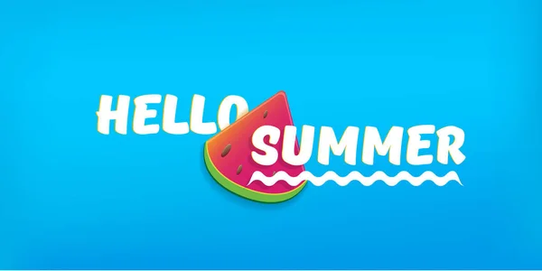 Hello Summer Beach Party οριζόντιο banner Σχεδιασμός προτύπου με φρέσκια φέτα καρπουζιού απομονωμένη σε μπλε φόντο. Γεια σας καλοκαιρινή ετικέτα έννοια ή αφίσα με φρούτα και τυπογραφικό κείμενο. Θερινό φυλλάδιο — Διανυσματικό Αρχείο