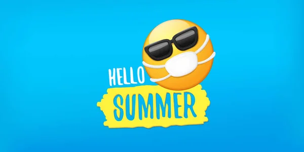 Hello summer concept с желтой маской для защиты рта и солнцезащитными очками, изолированными на синем баннере. Вектор Hello summer poster or flyer with emoji — стоковый вектор