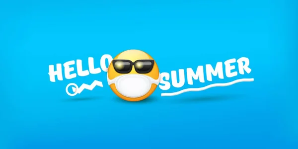 Hello summer concept с желтой маской для защиты рта и солнцезащитными очками, изолированными на синем баннере. Вектор Hello summer poster or flyer with emoji — стоковый вектор