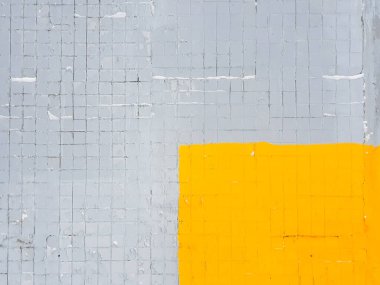 2021 'in modaya uygun panton renklerine sahip renkli duoton tuğla duvar - Ultimate gri ve aydınlatıcı sarı. Grunge, eski, soyut, parlak arkaplan. Duotone renkli beton duvar