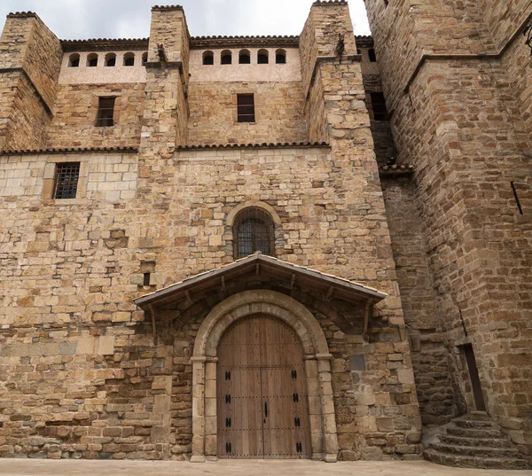 Tremp (Каталонії), середньовічні церкви — стокове фото