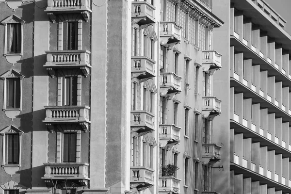 Милан (Италия), жилые здания — стоковое фото