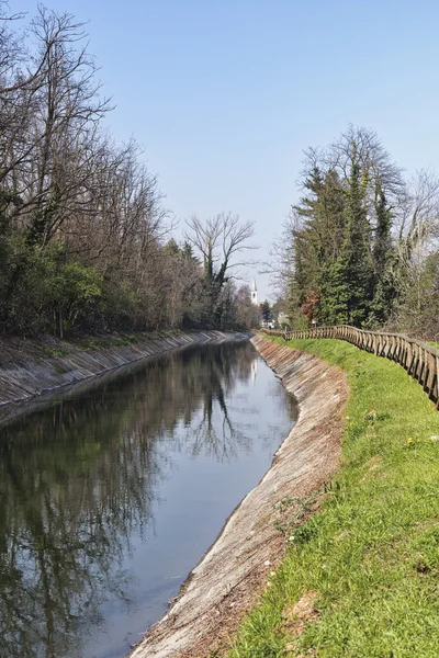 Canal Villoresi in Brianza (Itália) ) — Fotografia de Stock