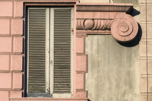 Milão (Itália), edifício residencial — Fotografia de Stock