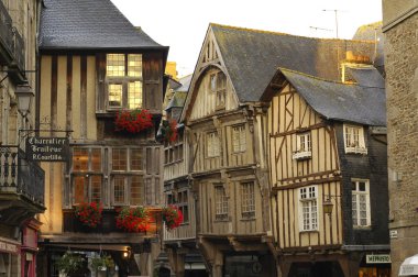 Dinan (Brittany): yarı ahşap binalar