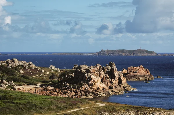 Ploumanach (Bretagna) e Oceano Atlantico — Foto Stock