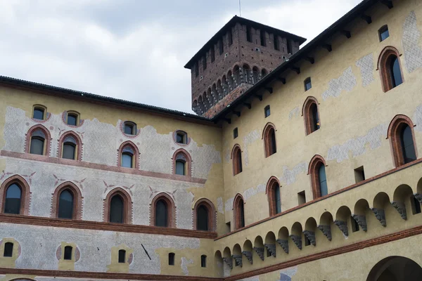 Милан: Castello Sforzesco, суд — стоковое фото