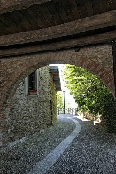 Montevecchia (Lecco, Lombardy, Italy): historic village — Stock Photo, Image