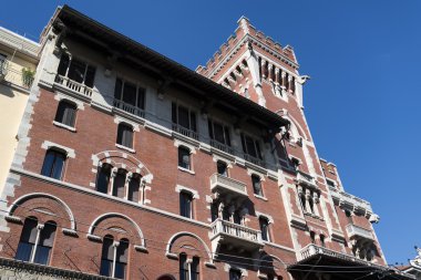 Sant'Ambrogio (Milan yakınındaki eski bina)