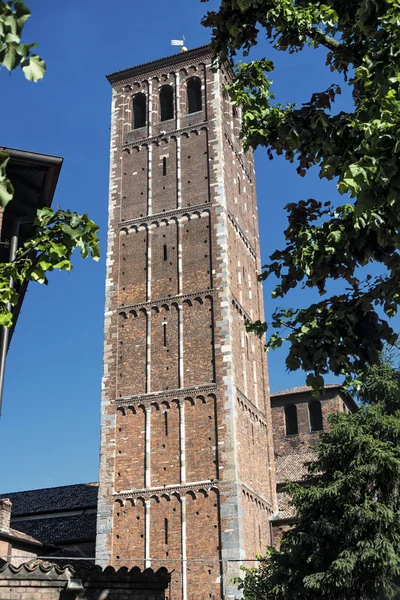 Milan: Sant'Ambrogio Kościół, dzwonnica — Zdjęcie stockowe