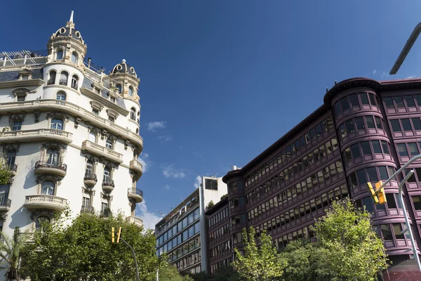 巴塞罗那 （西班牙）︰ 建筑物在 Avinguda 对角线 — 图库照片