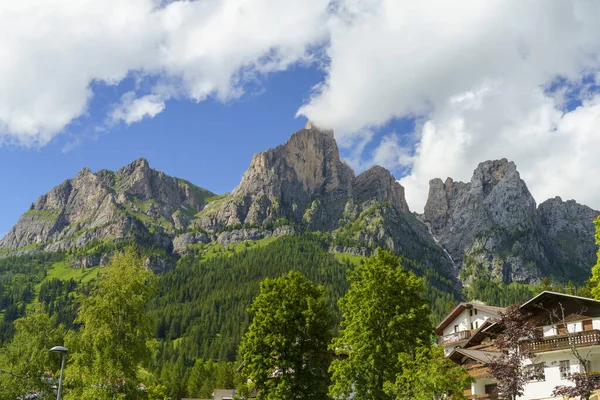 セルヴァのフォルチェッラ スタウランサへの道に沿って山の風景 — ストック写真