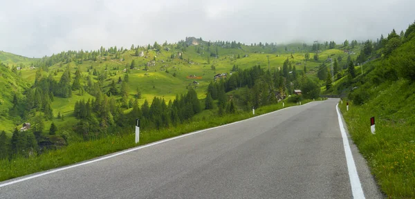 Paisagem Montanhosa Verão Longo Estrada Para Giau Pass Dolomitas Província — Fotografia de Stock
