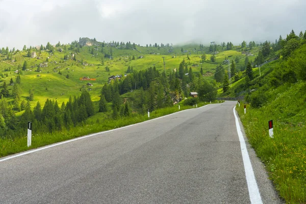 Paisagem Montanhosa Verão Longo Estrada Para Giau Pass Dolomitas Província — Fotografia de Stock