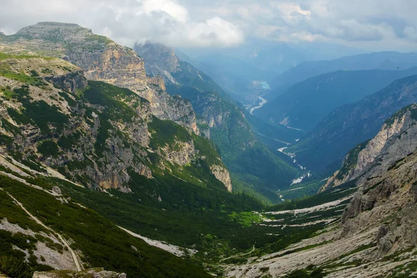 Paisagem Montanhosa Verão Longo Estrada Para Tre Cime Lavaredo Dolomites — Fotografia de Stock