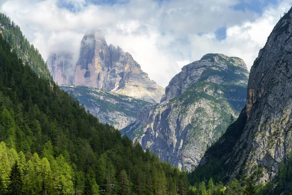 Bergslandskap Sommaren Längs Landsvägen Landro Valley Dolomiterna Bolzanoprovinsen Trentino Alto — Stockfoto