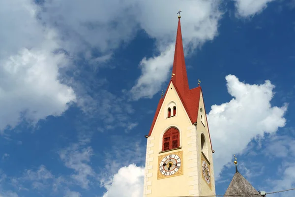 Zabytkowa Dzwonnica Kościoła Monguelfo Dolina Pusteria Bolzano Trentino Alto Adige — Zdjęcie stockowe