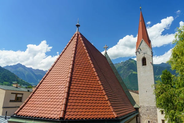 Tak Och Klockstapel Historisk Kyrka Merano Bolzano Trentino Alto Adige — Stockfoto