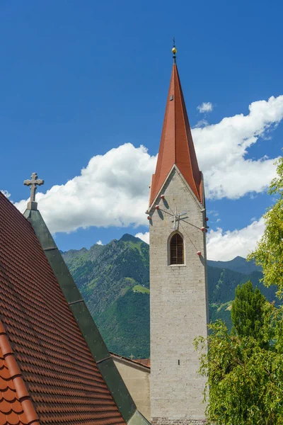 Tak Och Klockstapel Historisk Kyrka Merano Bolzano Trentino Alto Adige — Stockfoto