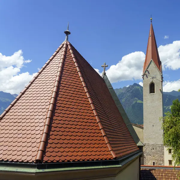 Tak Och Klockstapel Historisk Kyrka Merano Bolzano Trentino Alto Adige — Stockfoto