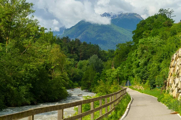 Sommerlandschaft Entlang Des Vinschgaus Und Der Etsch Der Provinz Bozen — Stockfoto