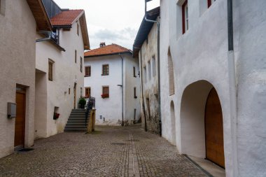 Glorenza, veya Glurns, Bolzano, Trentino Alto Adige, İtalya: Venosta Vadisi 'ndeki tarihi şehir