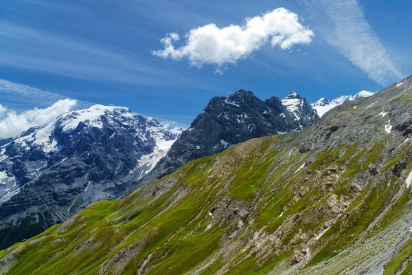 意大利Trentino Alto Adige省Bolzano省通往Stelvio山口的公路沿线的山区景观 — 图库照片