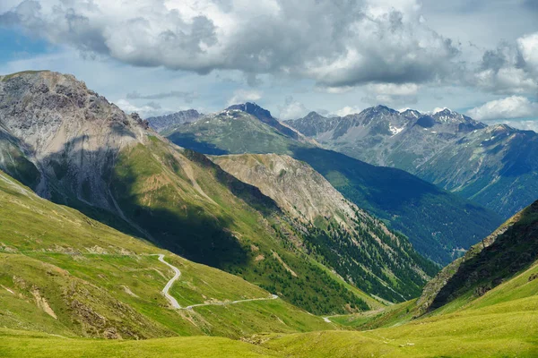 Hegyvidéki Táj Mentén Stelvio Hágó Sondrio Tartomány Lombardia Olaszország Nyáron — Stock Fotó