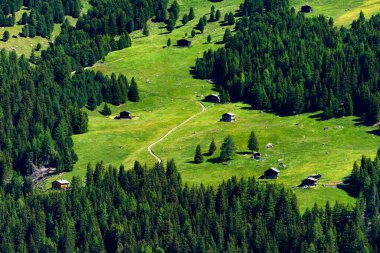 Passo Gavia, Sondrio ili, Lombardy, İtalya: yaz aylarında dağ geçidi boyunca manzara