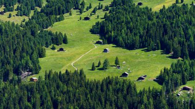 Passo Gavia, Sondrio ili, Lombardy, İtalya: yaz aylarında dağ geçidi boyunca manzara