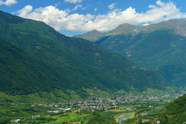 Yaz aylarında İtalya 'nın Lombardy eyaletindeki Sondrio eyaletinde